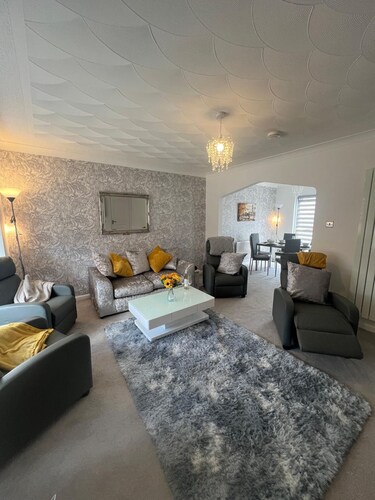 Ayr Refurbished May 2024 3 Bedroom 140m2 Detached House With Private Gardens