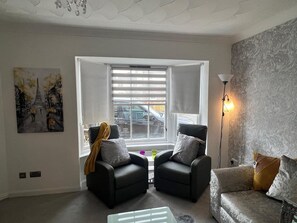 Apartment, 3 Bedrooms, Patio, Garden View | Living room - Ayr Refurbished May 2024 3 Bedroom 140m2 Detached House With Private Gardens (Ayr)