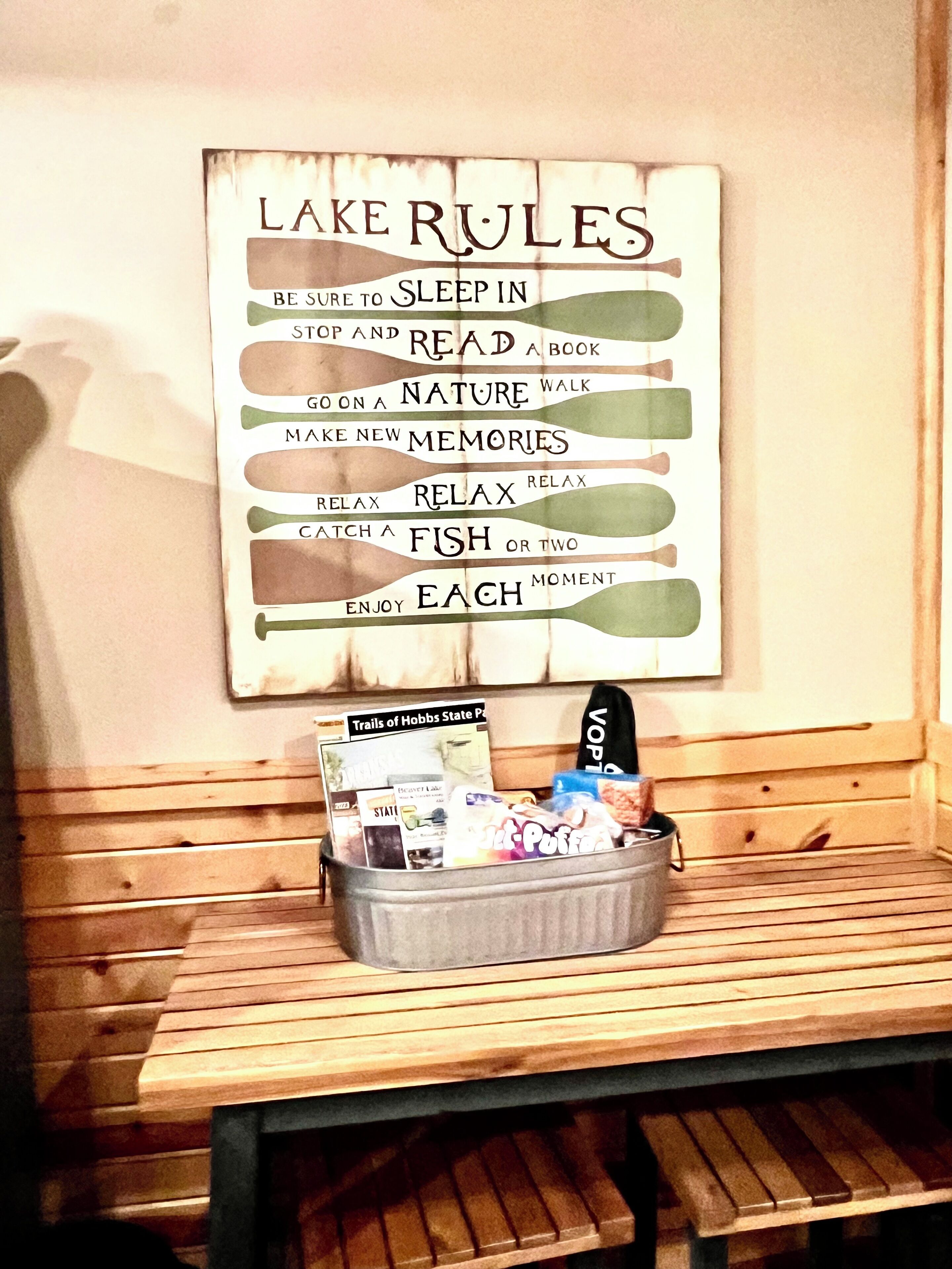 Charming 3-bedroom cabin on Beaver Lake in Rogers with swim spa!