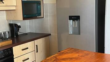 雪櫃、微波爐、焗爐、廚房用具/餐具/器皿