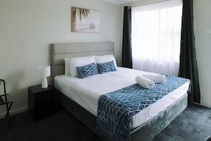 책상, 노트북 작업 공간, 방음 설비, 다리미/다리미판