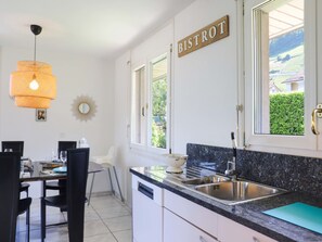 Fridge, oven, dishwasher, toaster