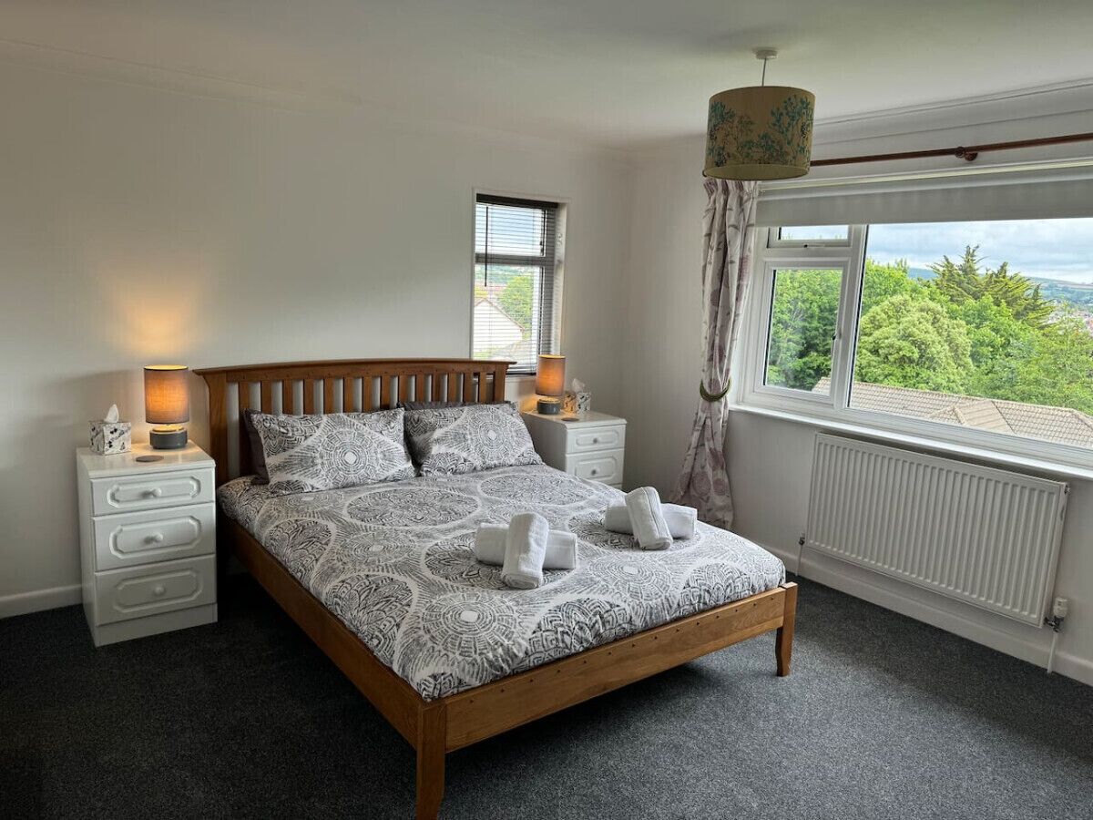 4 bedrooms, desk, iron/ironing board, free WiFi