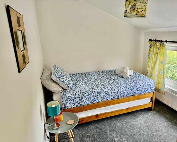 4 bedrooms, desk, iron/ironing board, free WiFi