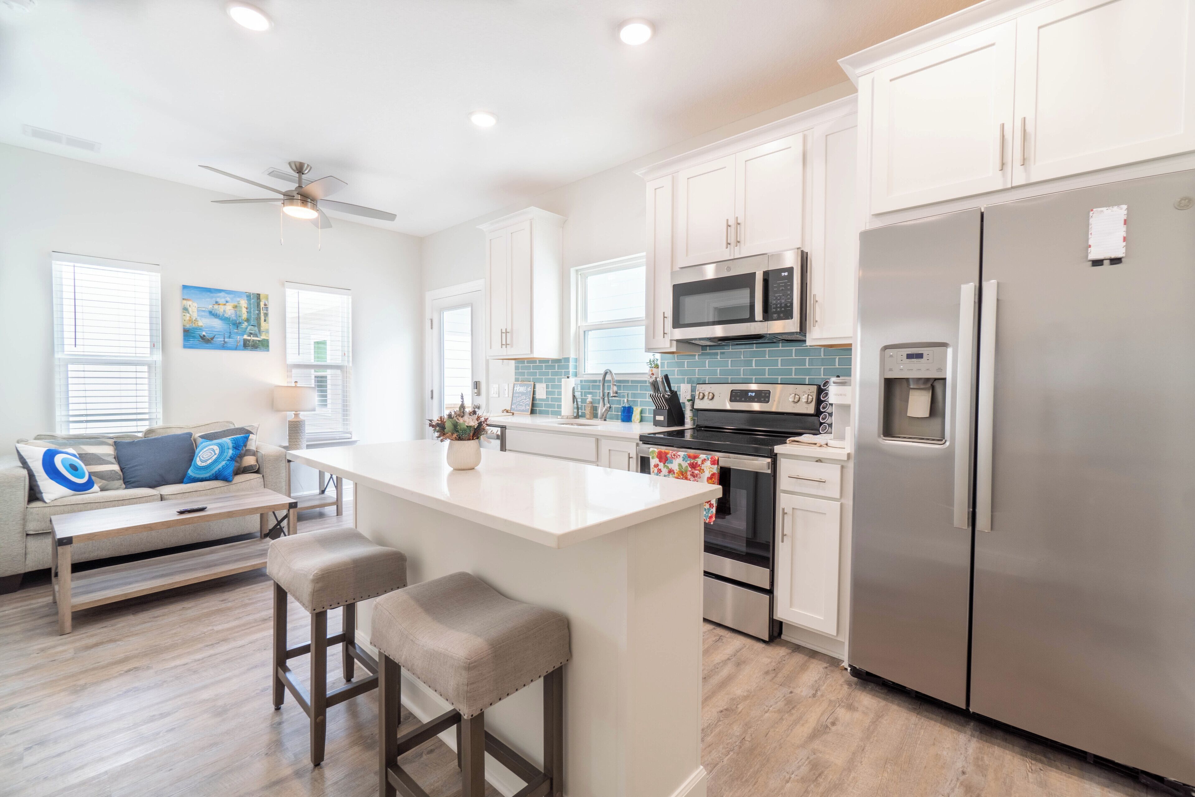 Pied-à-Terre- New! Walk to Bruce & Maritime Parks