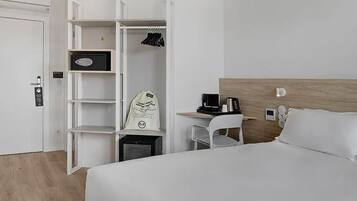 Habitació doble superior | Escriptori i espai de treball apte per a portàtils