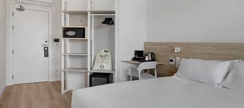 Superior szoba kétszemélyes ággyal | Íróasztal és laptophoz jól használható munkafelület