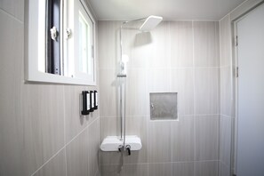 Camera familiare con 2 letti singoli | Bagno | Accappatoio, pantofole