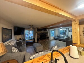 Smart TV, fireplace - Cozy Cabin Retreat in Munds Park (Sedona)