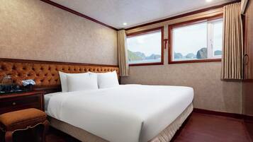 Phòng đôi hoặc 2 giường đơn Deluxe, quang cảnh biển | Bàn, phòng cách âm, truy cập Internet không dây miễn phí