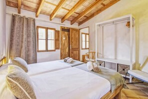 4 chambres, fer et planche Ă repasser