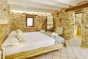 4 Schlafzimmer, Bügeleisen/Bügelbrett