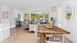 Dining - Top Floor Riverfront Apartment! (Noosa)