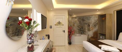 5 bedrooms, desk, iron/ironing board, WiFi