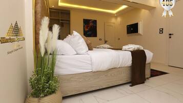 5 bedrooms, desk, iron/ironing board, WiFi