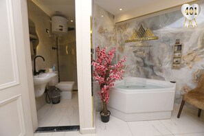 Shower, jetted bath, hair dryer, towels