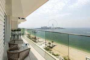 3 bedrooms - Stylish JBR 3BR M w Beach Access (Dubai)