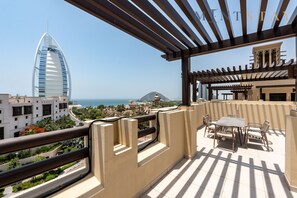 Room - Modern 4BR w Full Burj Al Arab View Pvt Rooftop (Dubai)