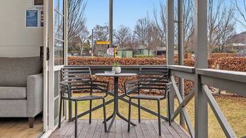 Standard Mountain View 1 Bedroom Cabin | Terrace/patio