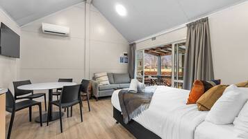 Standard Mountain View 1 Bedroom Cabin