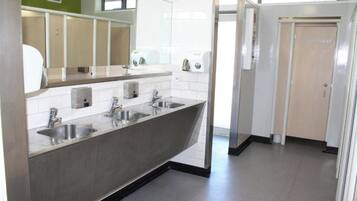 Tiny Cabin - No Ensuite | Shared bathroom