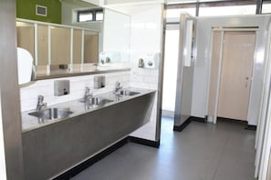 Tiny Cabin - No Ensuite | Phòng tắm chung