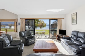 Superior Lake View 3 Bedroom House | Living area - Hampshire Holiday Parks - Glendhu Bay (Glendhu Bay)