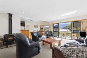 Living area - Hampshire Holiday Parks - Glendhu Bay (Glendhu Bay)