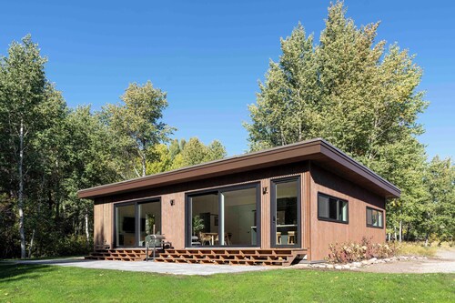 Creekside 2-bedroom cottage mid-valley