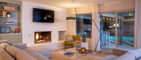 Smart TV y chimenea