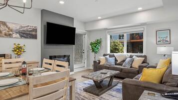 TV, fireplace