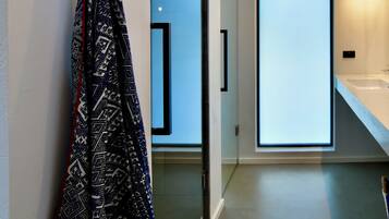 Comfort-Doppelzimmer, Gartenblick | Badezimmer | Dusche, Regendusche, Designer-Toilettenartikel, Haartrockner