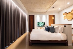 Deluxe Double Room, Garden View | Free minibar, individually decorated, individually furnished, desk