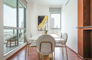 2 bedrooms - Elite LUX Holiday Homes - Breathtaking Burj Khalifa Views 2 BHK in Downtown Dubai (Dubai)