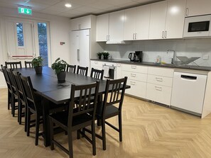 Shared kitchen facilities - Forenom Hostel Gothenburg Säve (Gothenburg)