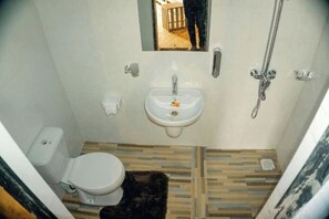 Serviettes fournies, papier de toilette