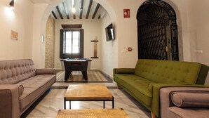 Living area - Hostel Ibarra by Bossh! Hotels (Seville)