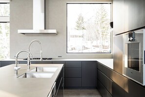 Villa | Private kitchen | Full-sized fridge, microwave, oven, stovetop - Hiiragi by H2 Life (Niseko)