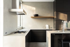 Villa | Private kitchen | Full-sized fridge, microwave, oven, stovetop - Hiiragi by H2 Life (Niseko)