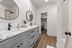 Hair dryer - Cajun French House*2 King Beds*Fast Wi-Fi*Garage (Lafayette)