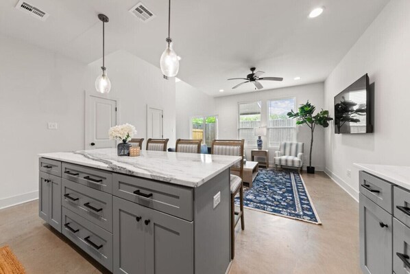 Interior - Cajun French House*2 King Beds*Fast Wi-Fi*Garage (Lafayette)