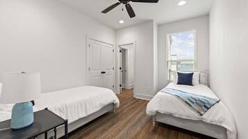 3 soveværelser, skrivebord, strygejern/strygebræt, Wi-Fi