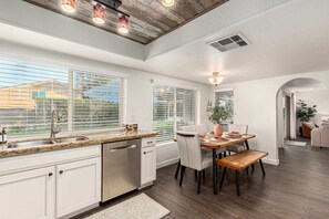 Dining - Spanish Wells Retreat|FREE Pool Heat|Spa+BBQ (Scottsdale)