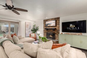 TV, fireplace, offices - Spanish Wells Retreat|FREE Pool Heat|Spa+BBQ (Scottsdale)