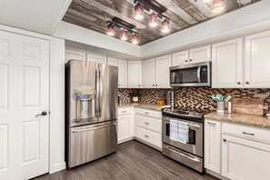 Fridge, microwave, stovetop, dishwasher - Spanish Wells Retreat|FREE Pool Heat|Spa+BBQ (Scottsdale)