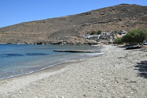 在海滩、沙滩椅