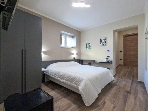 Soundproofing, free WiFi, bed sheets