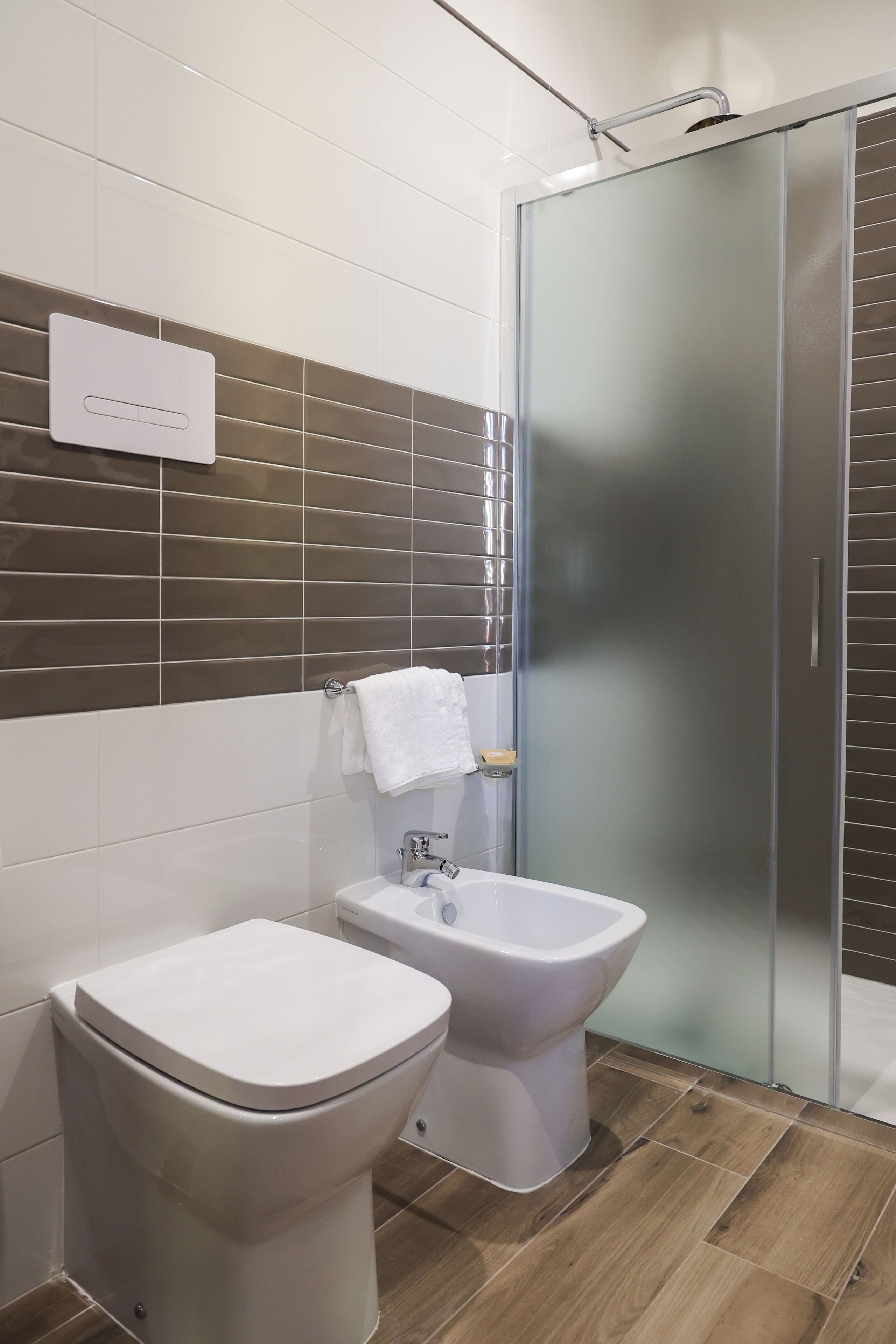 舒适客房 | 浴室 | 淋浴设施、吹风机、毛巾