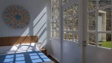 1 slaapkamer, een strijkplank/strijkijzer, wifi, beddengoed