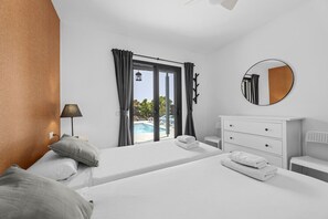 3 bedrooms, desk, iron/ironing board, travel cot
